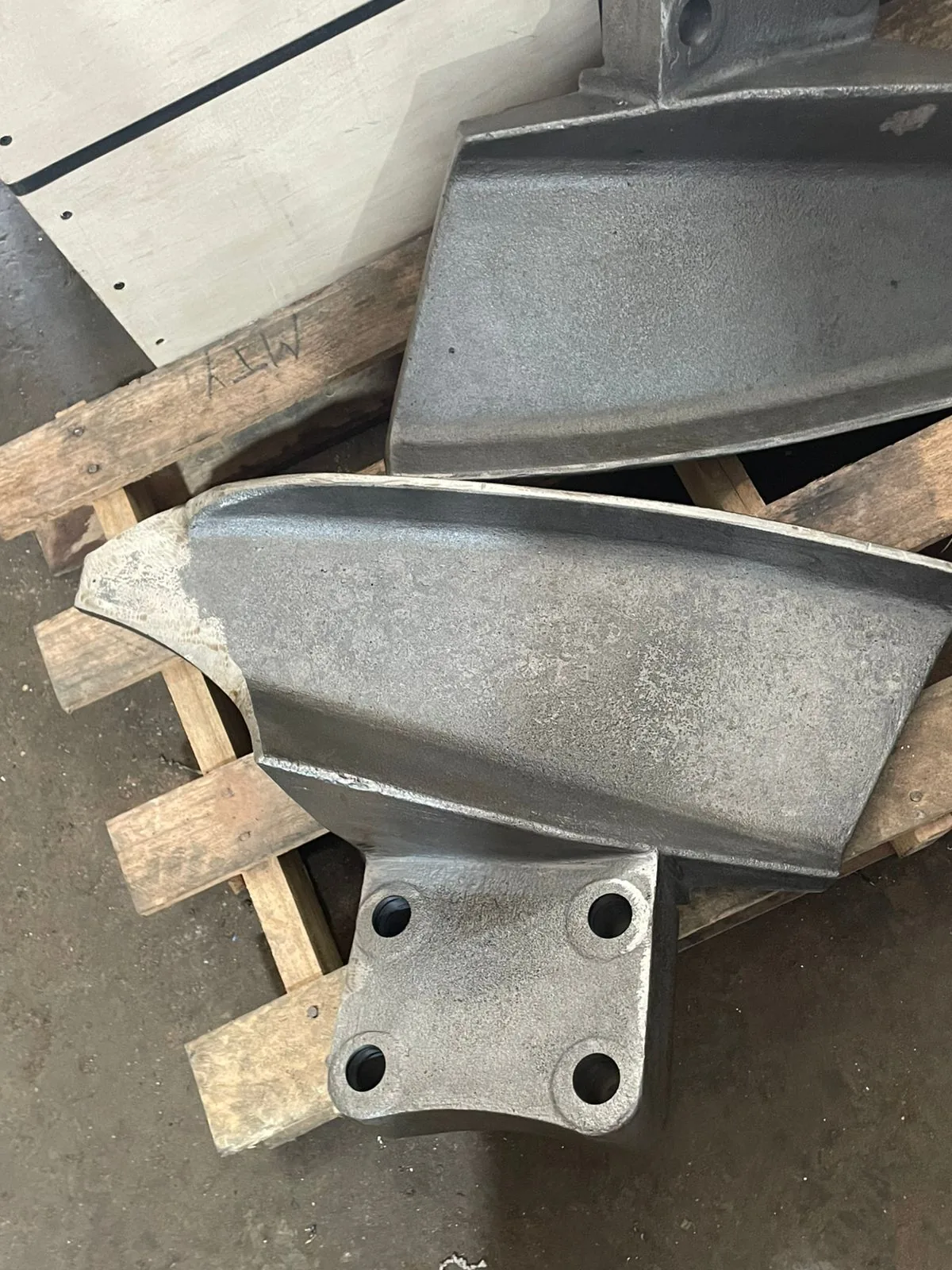 Espátula de molino maquinada con barrenos terminados — CENCCO